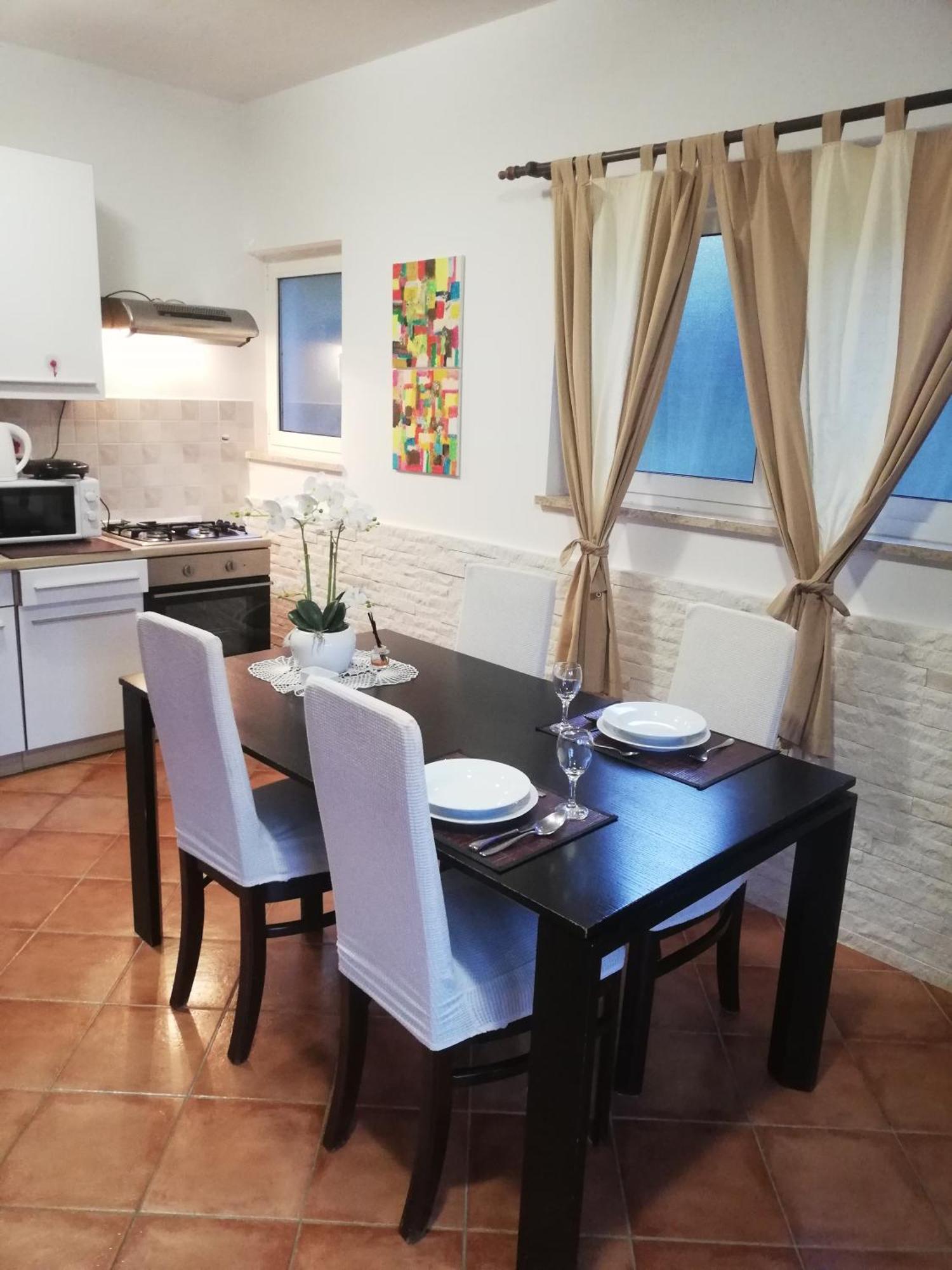 Apartments Poretti For 2,In Center Parking Free In The Yard,6 Min Beach Walk Rovinj Exterior foto